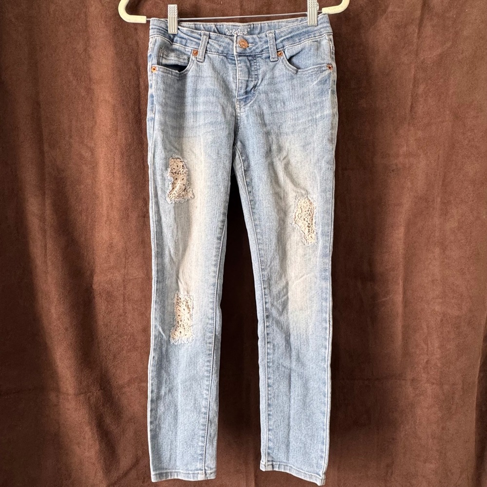 Cat & Jack Girls‎ Light Wash Distressed Jeans Crochet Detail Size 12 adjustable